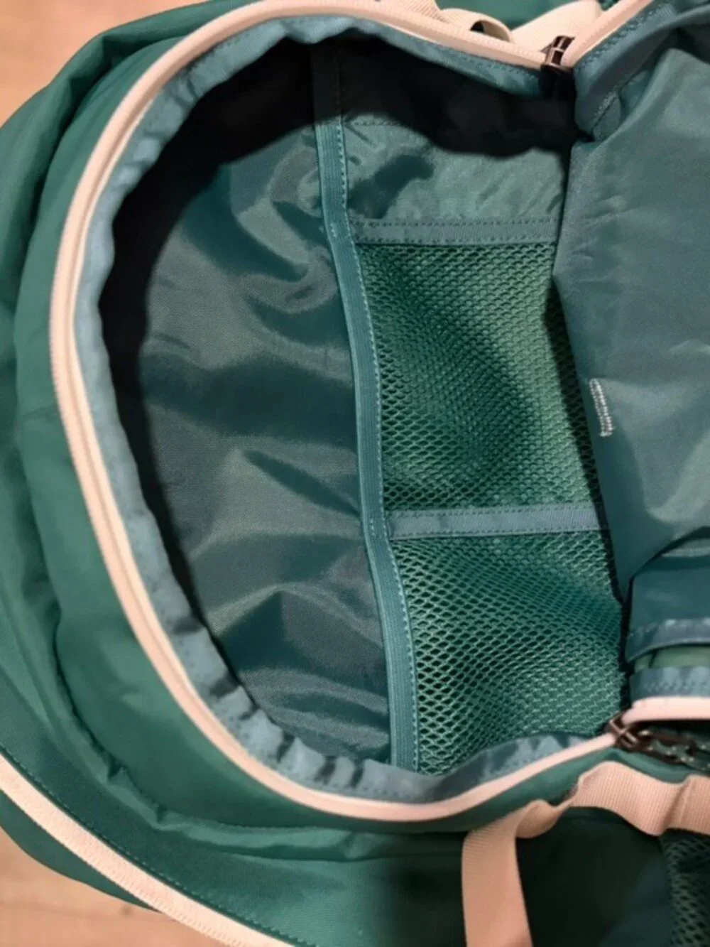 Patagonia Refugio Daypack 26L Backpack Gem Green 15
